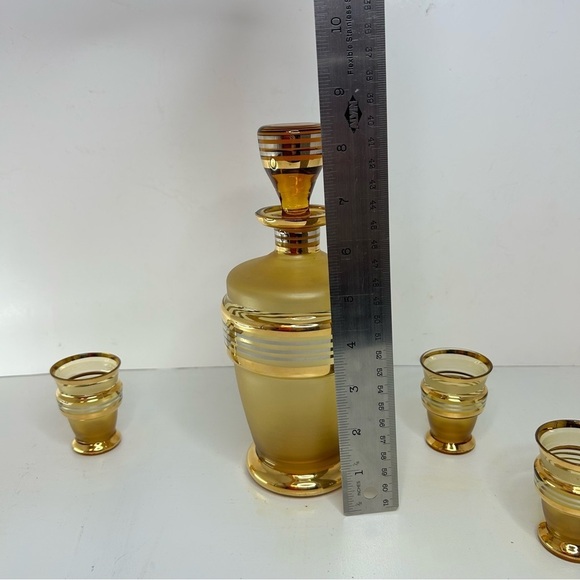 Amber Glass Gold Silver Stripes Decanter With 3 Cordial Glasses Barware - Picture 4 of 12